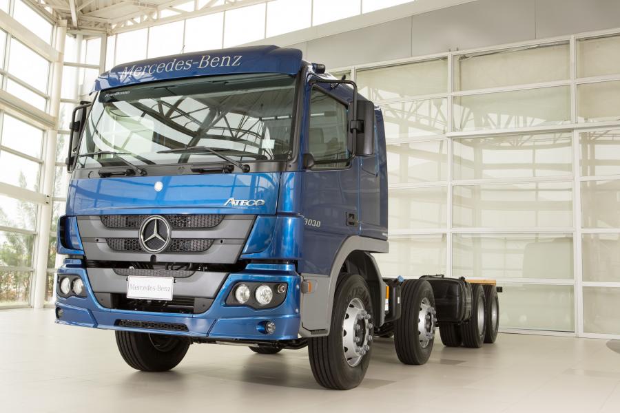  Mercedes-Benz Atego 3030 8x2 2015 года  (BR) (фото 1 из 1)